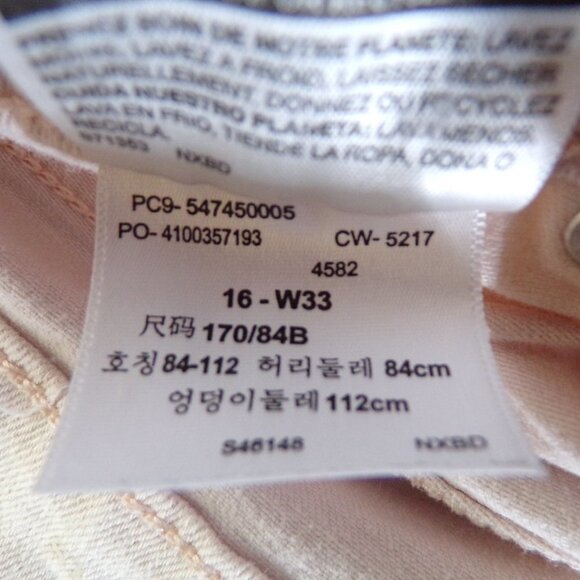 Levi's Signature Women's Soft Pink High Rise Denim Shorts - size W33 - Picture 9 of 9